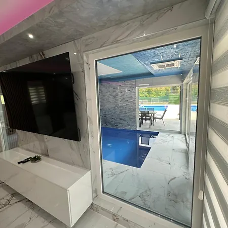 Imperium Indoor & Outdoor Pool Riverfront Bjelasnica View * Saraievo